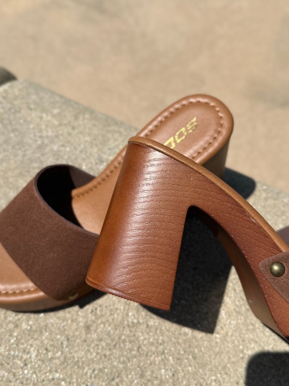 New Brown Studded Slip-On Sandals Mules Clogs Light-Weight Block Heel Platform - Picture 5 of 5